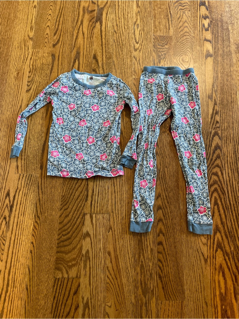 Tea Collection floral gray and pink LS pajama set size 6